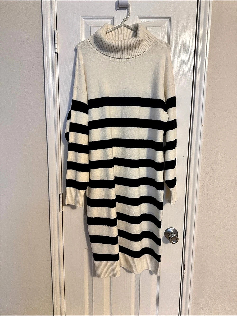Nine West Striped Turtleneck Sweater in White & Black Size Medium Like